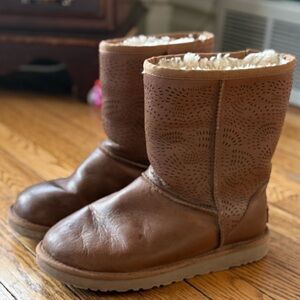 Ugg Classic Triana Seaweed Brown Leather Short Boot - Size 8
